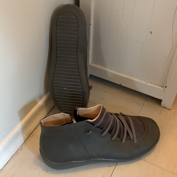 Gray booties - Picture 2 of 2